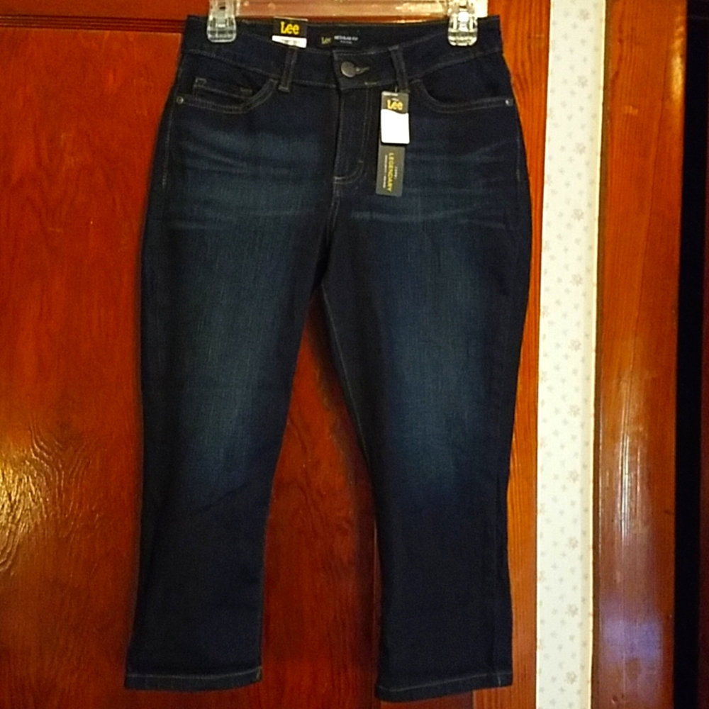 🆕️🎈🌻 Lee Regular Fit Mid Rise Women's Jeans Capri Size 4P